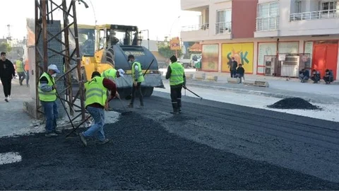 Tarsus’ta Caddeler Büyükşehir Tarafından Yenileniyor