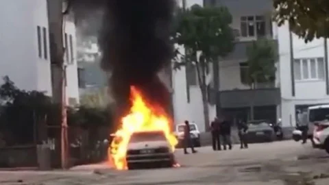 Park Halindeki Otomobilde Yangın