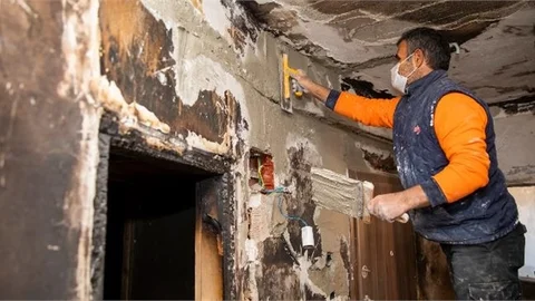 Küçükaslan Ailesinin Yanan Evini Büyükşehir Onarıyor