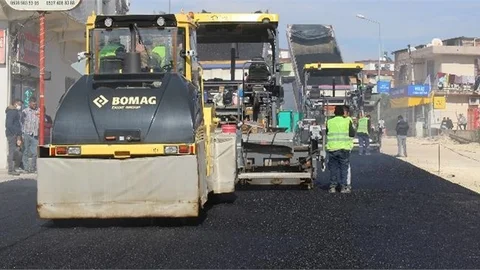 Kaldırım Yapılıyor, Yağmur Suyu Hattı Döşeniyor