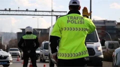 Minibüs Şoförü Başkasına Ait Ehliyet İle Yakalandı