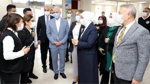 AK Parti Mkyk Kurulu Üyesi Öznur Çalık'tan Başkan Gültak'a Ziyaret