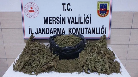 Aracın İçeresinden 13 Bin 400 Gram Esrar Çıktı