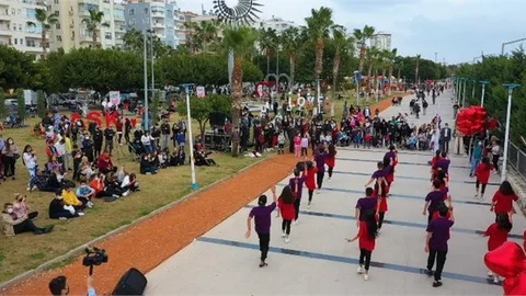 14 Şubat İçin Mersinliler’e Danslı Sürpriz