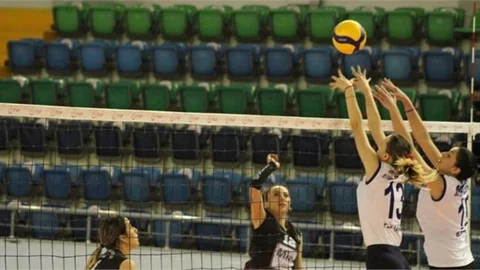 Büyükşehir Kadın Voleybol Takımı Play-off’lara Hazırlanıyor