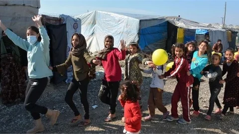 Çadırların Arasından Çocuk Gülücükleri Yükseldi