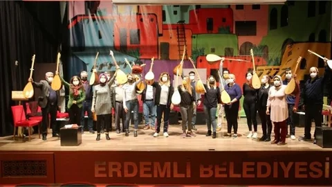 Bağlamanın Teline Vuruyorlar, Pandeminin Stresinden Kurtuluyorlar