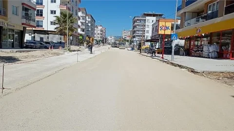 Mersin Büyükşehir, Sıcak Asfalt Çalışmalarını Kent Geneline Yayıyor