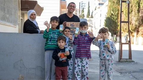 "Süt Senin Gurur Mersin’in Projesi" İle Kapı Kapı Süt Dağıtılıyor