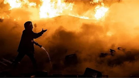 İş Yeri Yanarak Kül Oldu