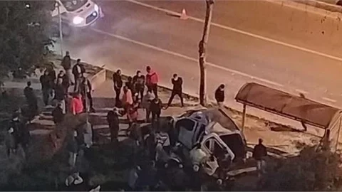 Seyir Halindeki Otomobil Durağa Daldı