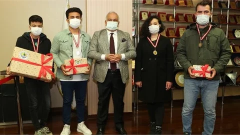 Erdemli'de, Şampiyonlar Ödüllerini Aldı