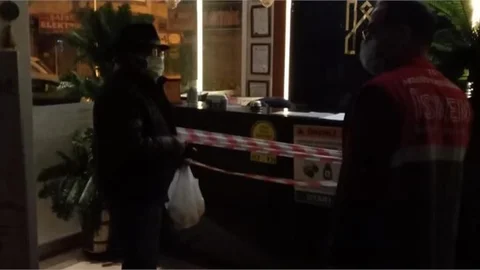 Parkta Yatan Adama Vefa Destek Ekibi Sahip Çıktı