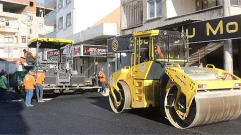 Hal Mahallesi’ne Sıcak Asfalt Çalışması