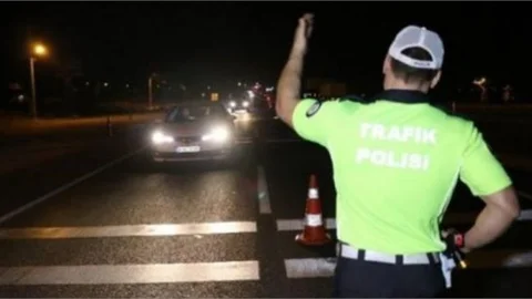 77 Araca 60 Bin 946 TL Cezai İşlem Uygulandı 10 Adet Tescilsiz Motosiklet Trafikten Men Edildi