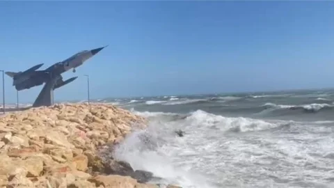 Mersin’de Fırtına Etkili Oluyor