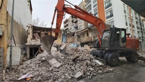 Akdeniz’de Metruk Yapılarla Mücadele Sürüyor