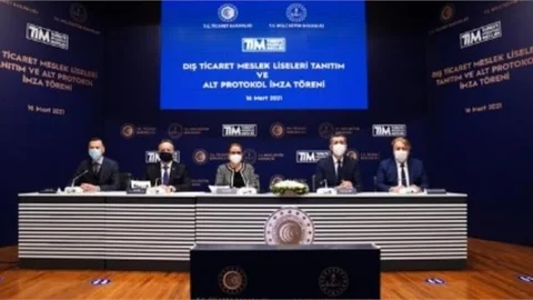 Bakan Selçuk Öğrencileri Dış Ticaret Eğitimi Almaya Davet Etti