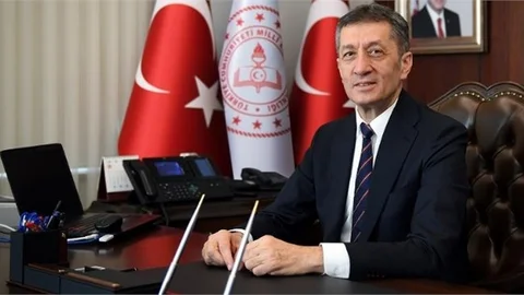 Bakan Selçuk’tan Duygulandıran Paylaşım