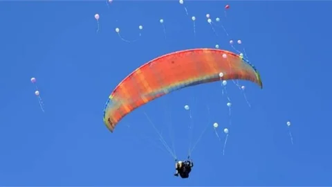 Down Sendromlu Çocuklar, Yamaç Paraşütü İle Göklere Mutluluk Saçtı