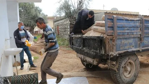 Erdemli ’de Fırtınanın Yaraları Sarılıyor