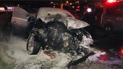 Kaza Yapan Araç Alev Aldı