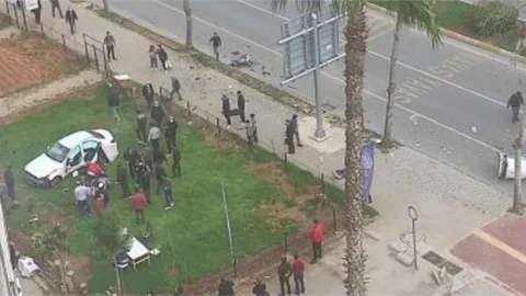 Bahçeye Uçan Araçtaki Yaralıları Vatandaşlar Kurtardı