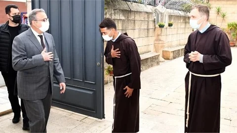 Vali Su’dan Paskalya Ziyareti