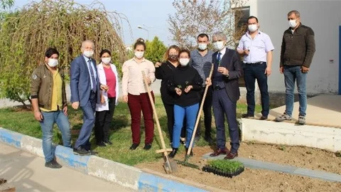 Borsa Personelleri Ata Tohumu "Hayriye" İsimli Salçalık Biber Fidesi Dikti