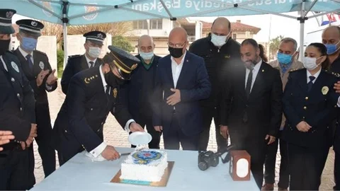 Cemiyetten Pastalı Kutlama