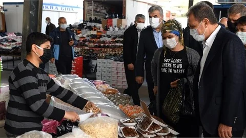 Başkan Seçer Tarsus'ta Pazar Esnafını Ziyaret Etti
