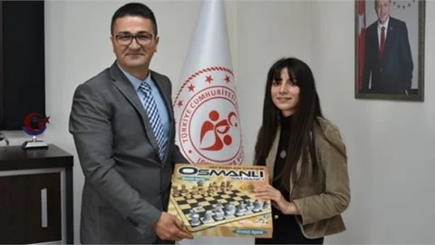 Bakan Kasapoğlu Mersinli Öğrencinin İsteğine Kayıtsız Kalmadı