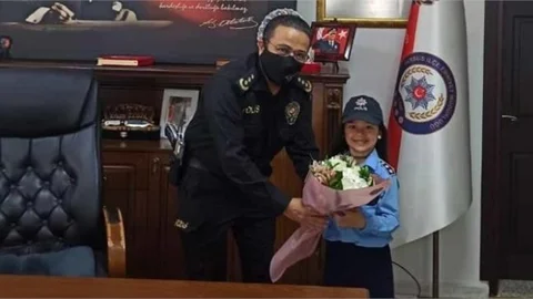 Minik Öğrenci Emniyet Müdürü Elbir’in Koltuğuna Oturdu