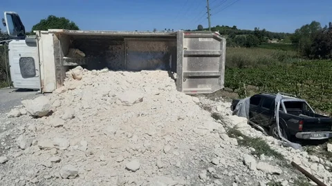 Hafriyat Kamyonu İle Kamyonet Çarpıştı: 2 Yaralı