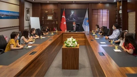 Başkan Seçer, Koltuğunu Geleceğin Aydınlık Yüzlerine Devretti