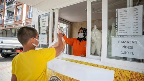 3 Noktada 4 Bin Ekmek Dağıtıldı