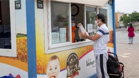 Büfelerde Ekmek Üçüncü Kez Ücretsiz Dağıtıldı