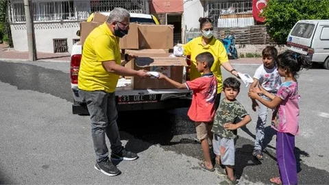 Çocuklar Evde, Büyükşehir’le Bayram Hediyeleri Kapıda