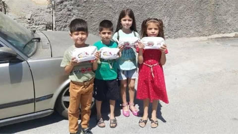 Tarsus’ta Binlerce Çocuğa Bayram Şekeri ve Hediyesi