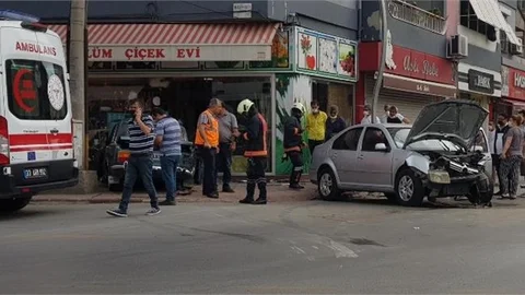 İki Aracın Çarpıştığı Kazada Sürücü Yaralandı