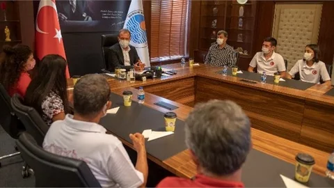 Rekortmen Milli Sporculardan Başkan Seçer’e 19 Mayıs Ziyareti