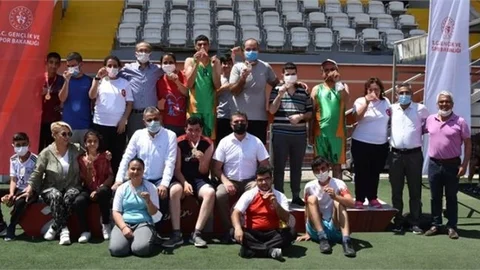 Mersin'de, Atletizm 4x100 Bayrak Yarışmaları Tamamlandı