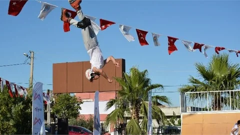 Kaykaycı Gençler Enerjilerini Güvenli Şekilde Atabilecek