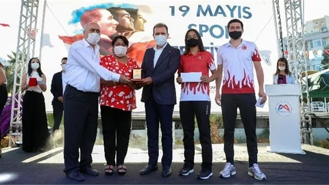49 Başarılı Sporcu ve 35 Antrenöre 419 Bin Lira Ödül