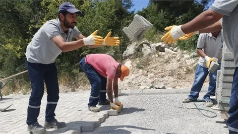 Gülnar Belediyesi Mahallelere Modern Yeni Yollar Kazandırmaya Devam Ediyor