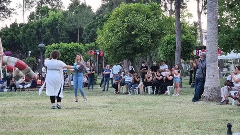 Büyükşehir’in "Yaz Dostum" Konserleri Tarsus’ta da Tüm Hızıyla Sürüyor