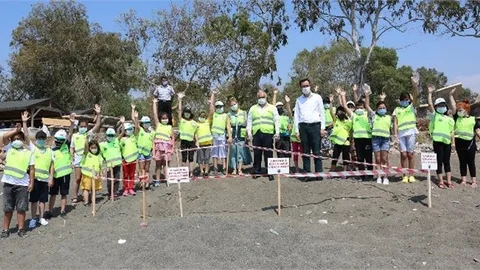 Öğrenciler Kaplumbağalar İçin Sahilleri Temizlediler