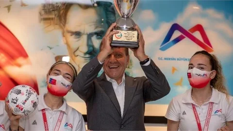 1. Lig’e Yükselen Gsk Kadın Hentbol Takımı’ndan Başkan Seçer’e Ziyaret