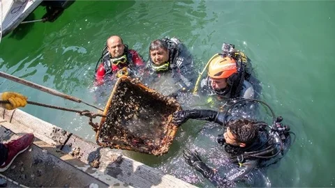 Mersin Büyükşehir’den Marina’da Deniz Temizliği