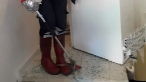 Evin İçerisine Giren Yılanı İtfaiye Ekipleri Çıkarttı